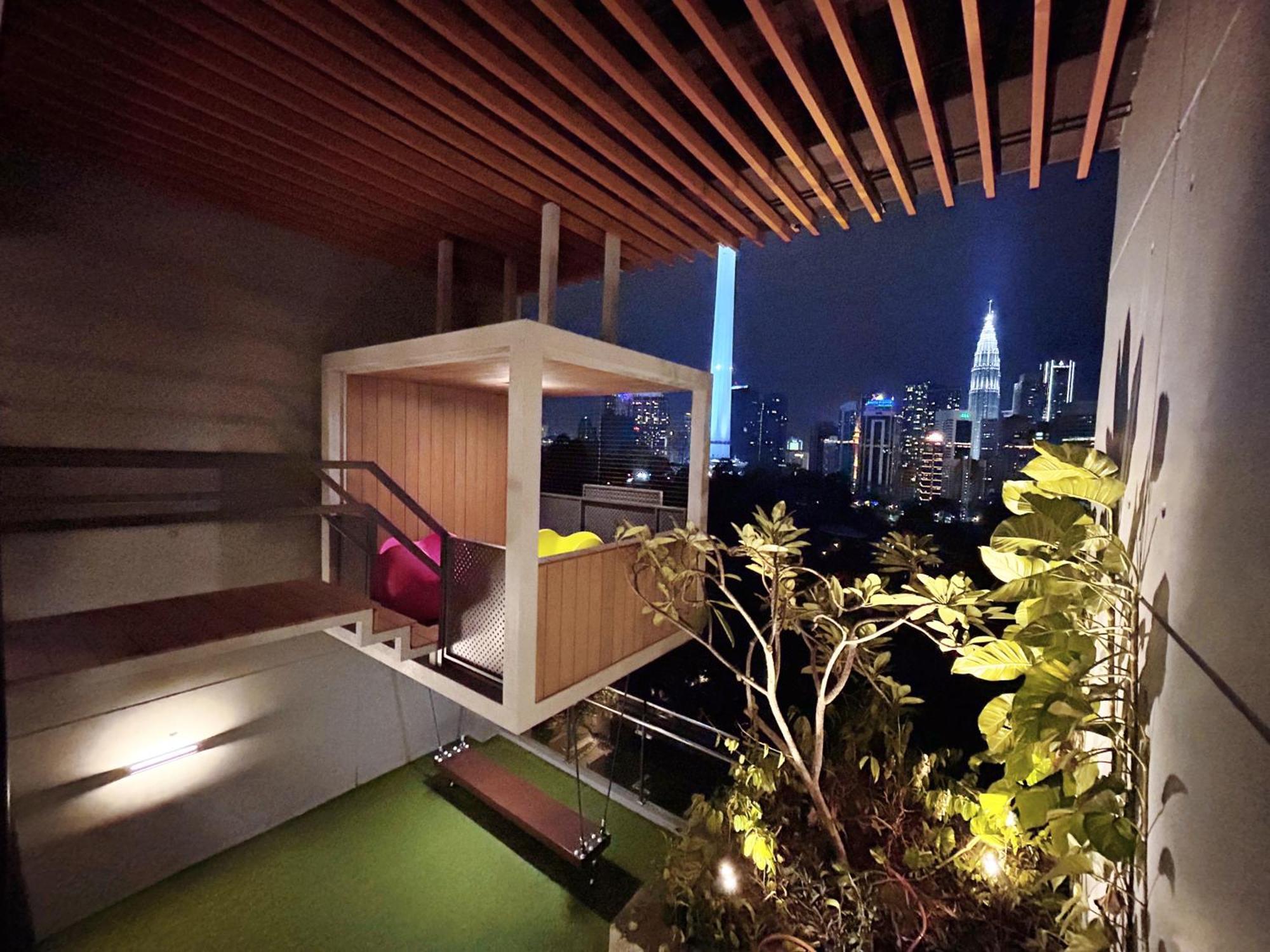Ceylonz By Manhattan Group *
